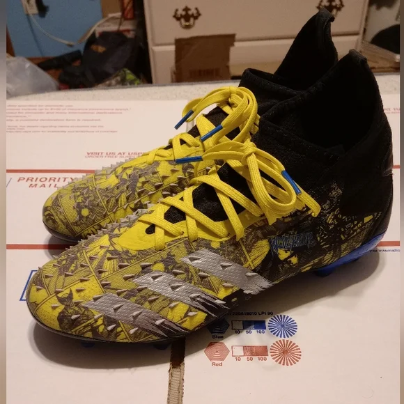 ADIDAS PREDATOR MARVEL WOLVERINE CLEATS - Picture 3 of 13